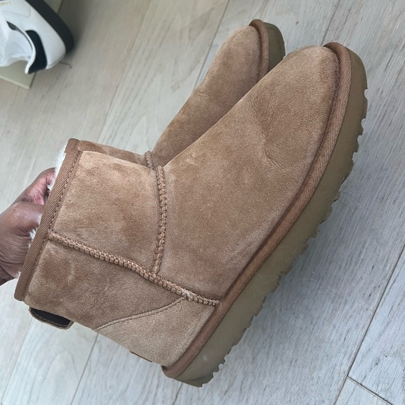 Short Ugg boot in size women’s 8 - Picture 8 of 14